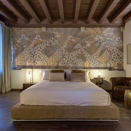 Palazzo Duomo Suites In Udine Center Екстериор снимка