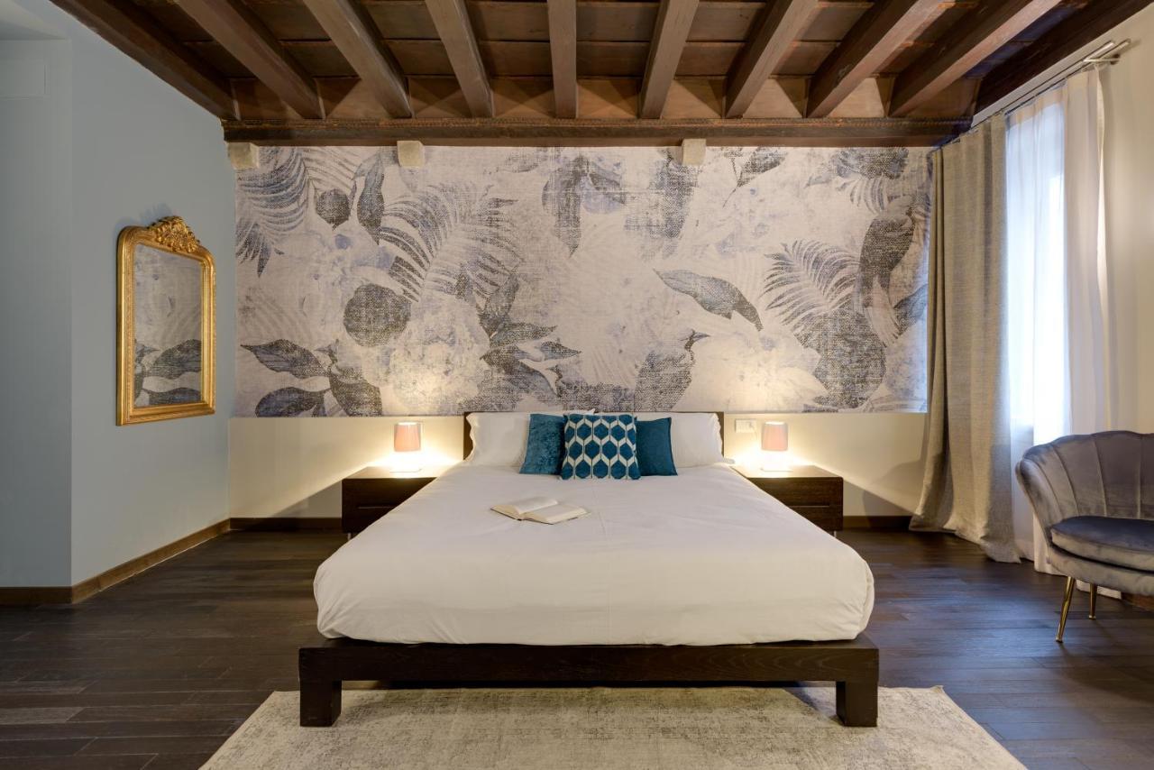 Palazzo Duomo Suites In Udine Center Екстериор снимка